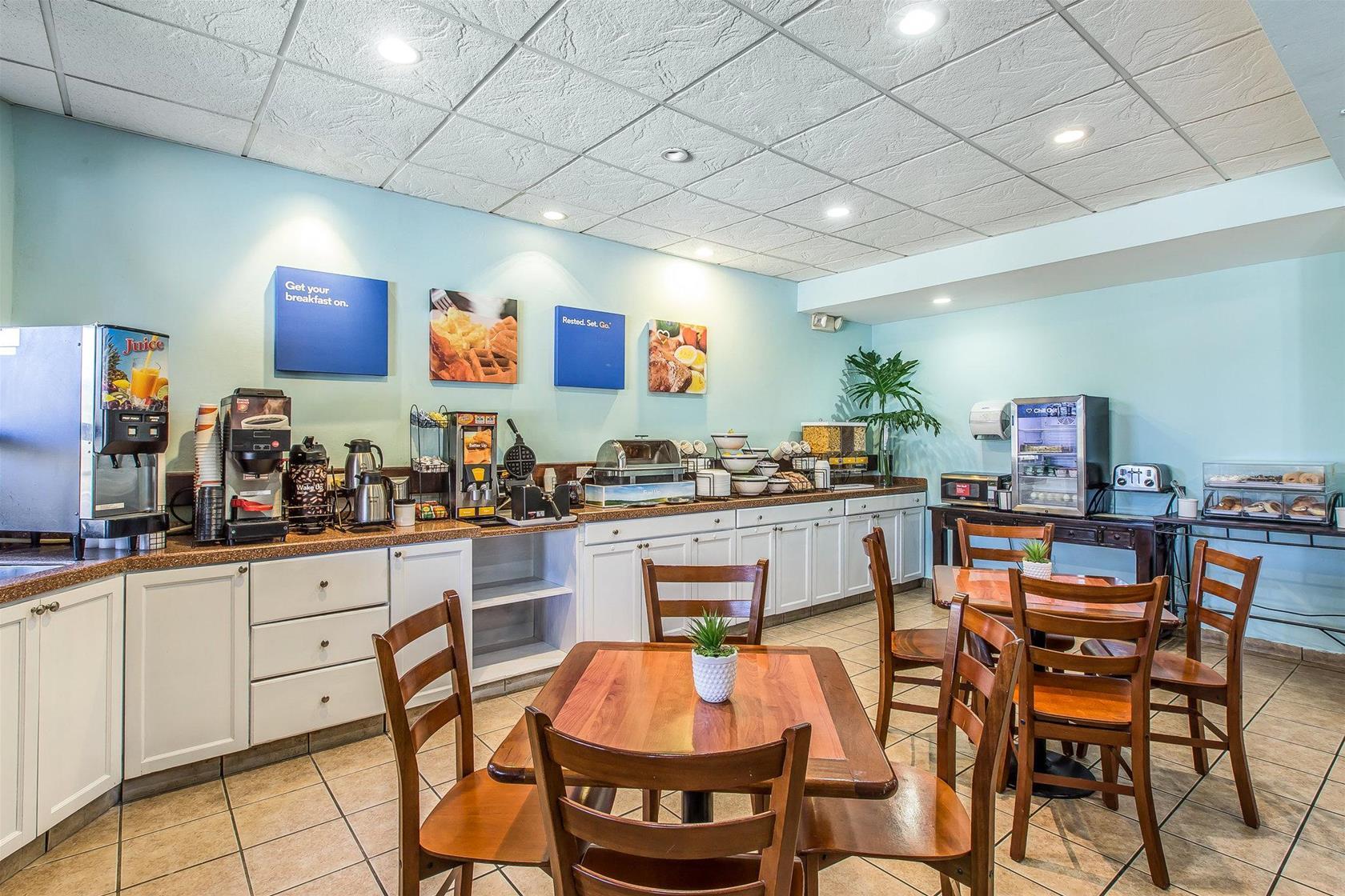 Comfort Inn & Suites Levittown Luaran gambar