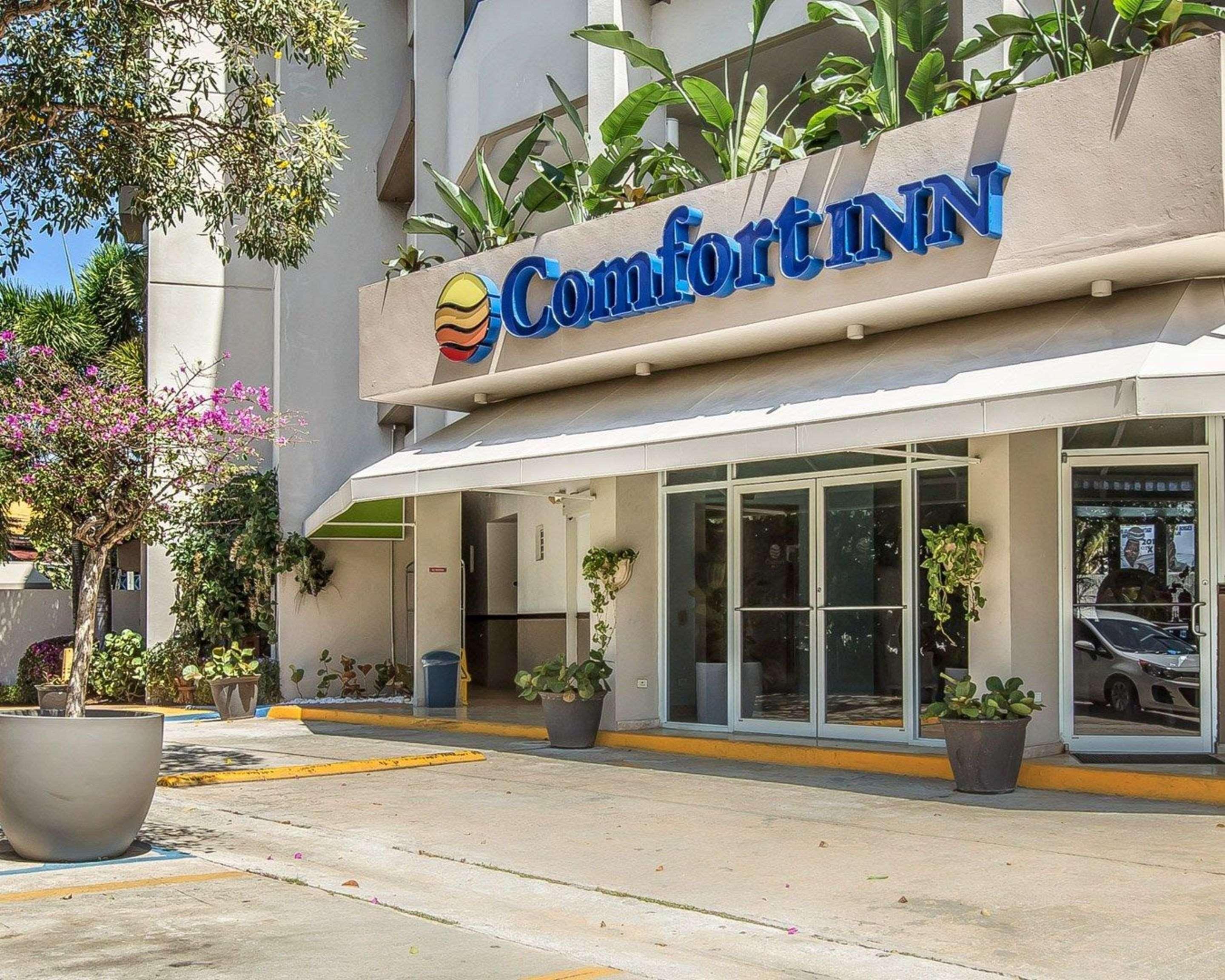 Comfort Inn & Suites Levittown Luaran gambar